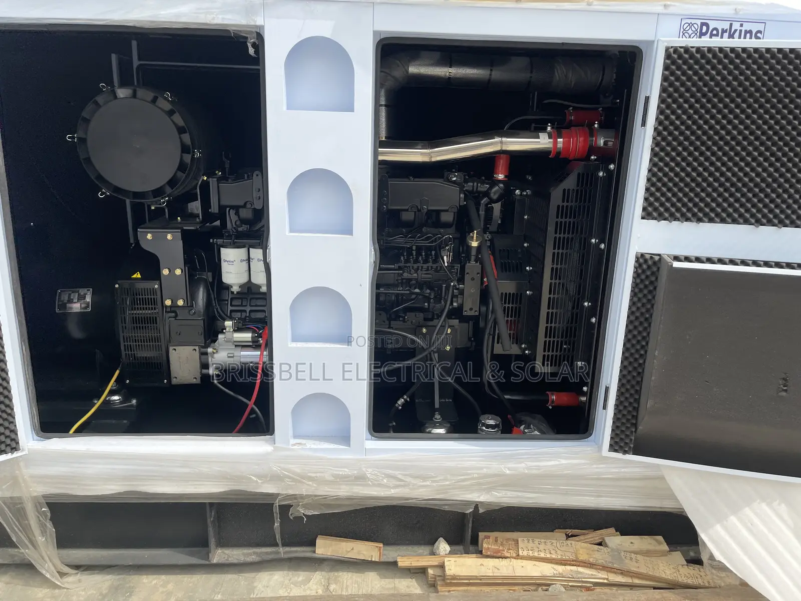 Silent England Perkins Soundproof Diesel Generator 350kva