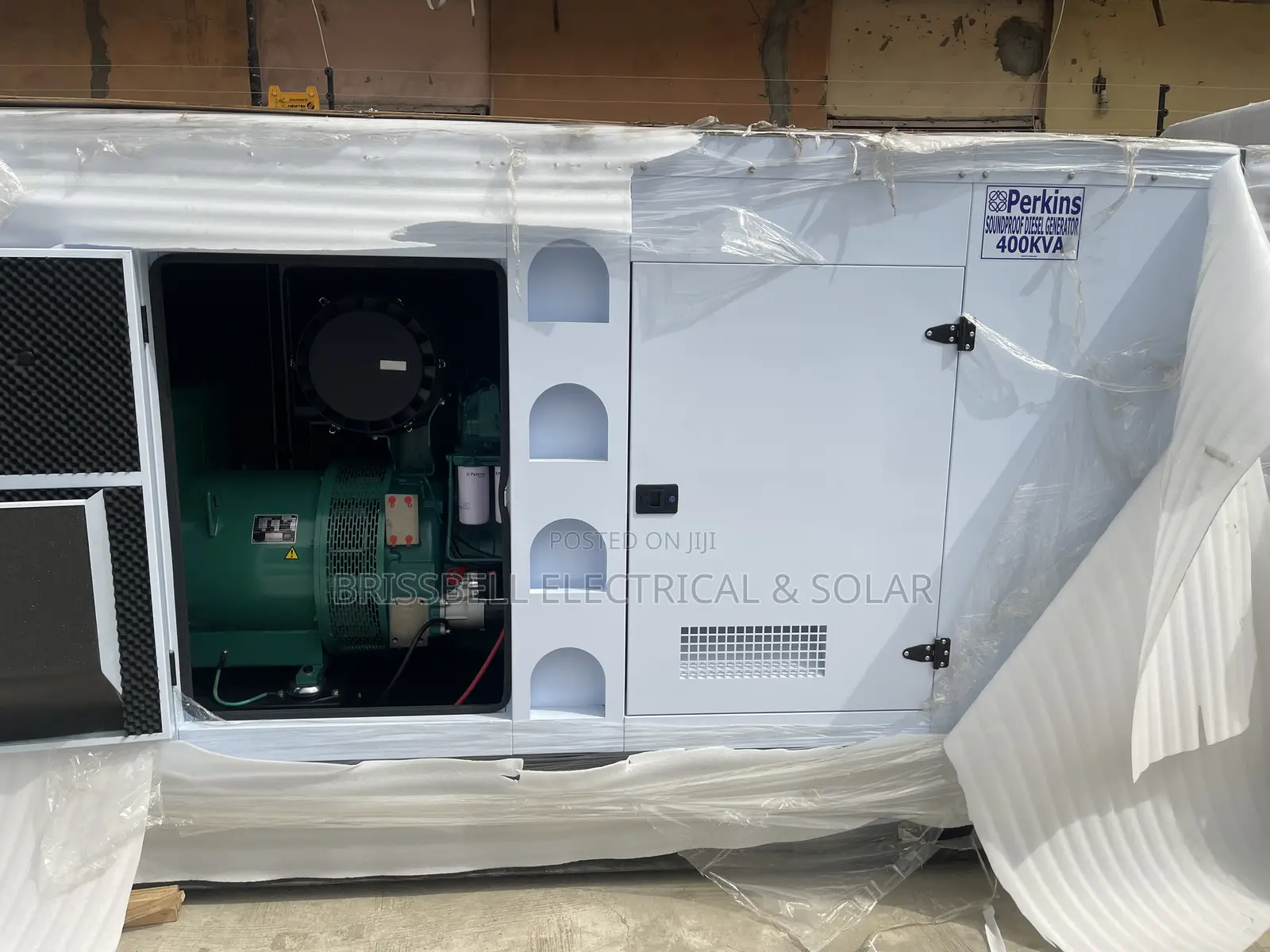 Genuine England Perkins Soundproof Diesel Generator 400kva
