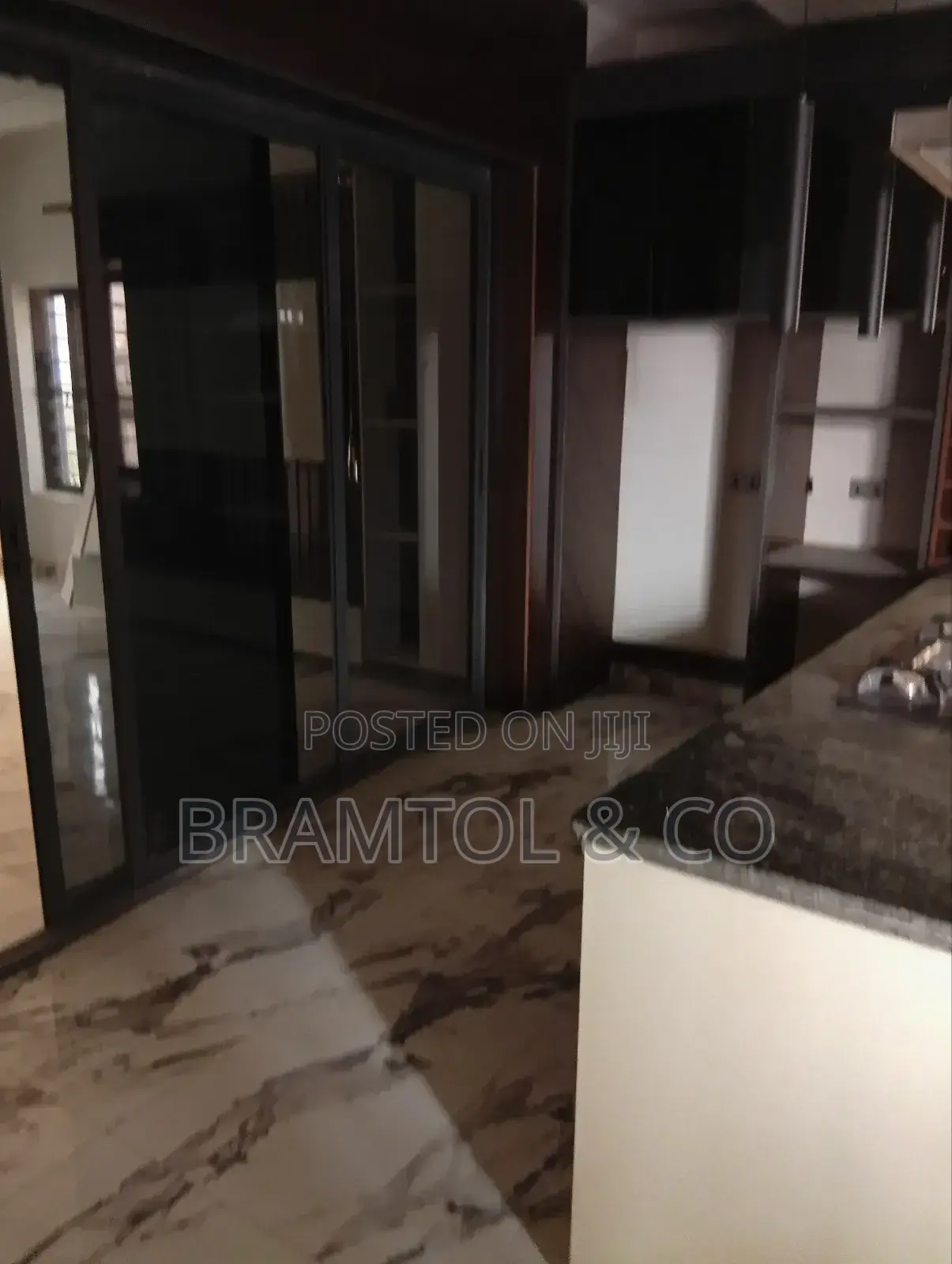 4bdrm Duplex in Sabon Lugbe for sale