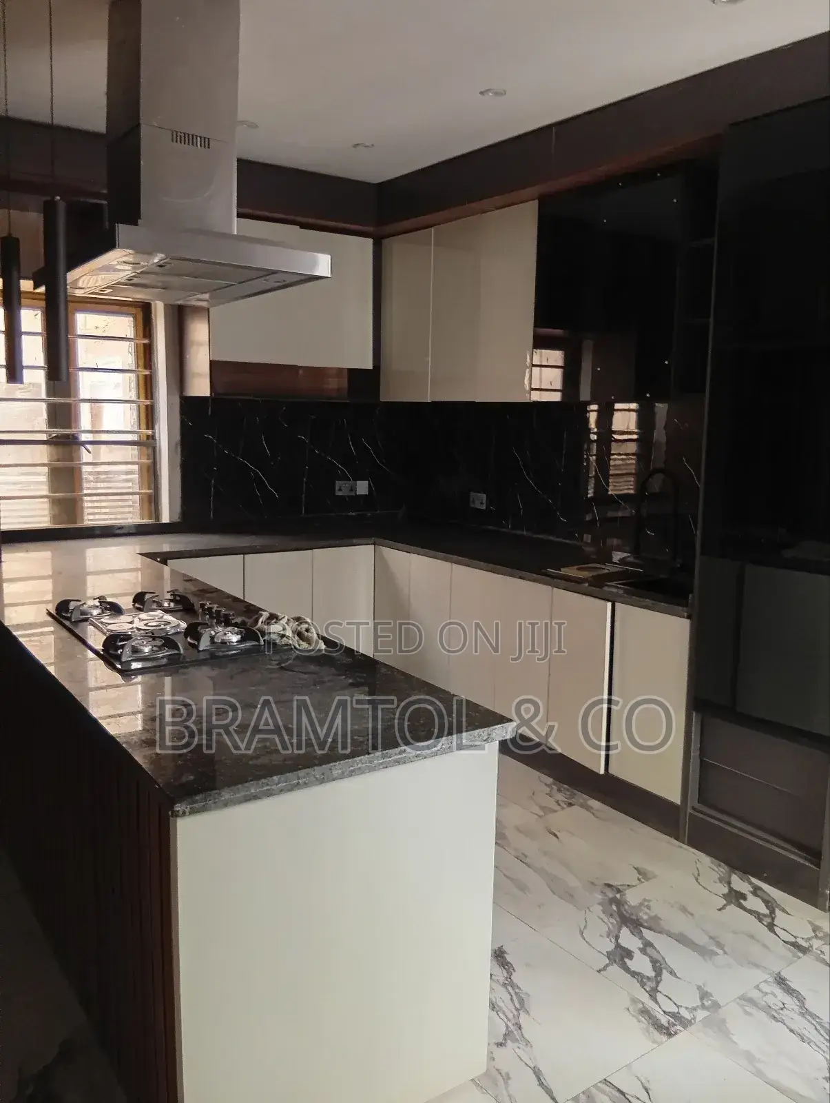 4bdrm Duplex in Sabon Lugbe for sale