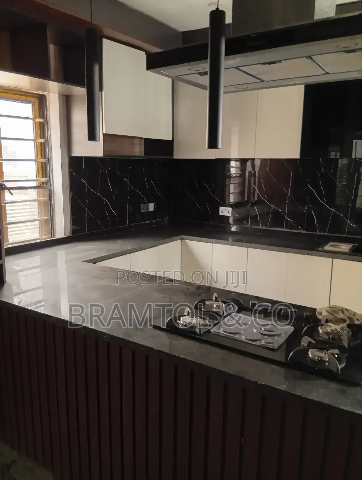 4bdrm Duplex in Sabon Lugbe for sale