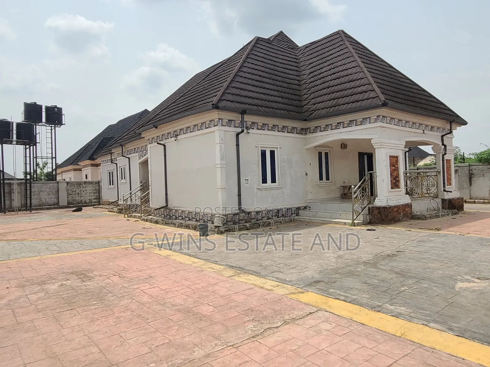 4bdrm Bungalow in Okhuoromi Off, Benin City for sale