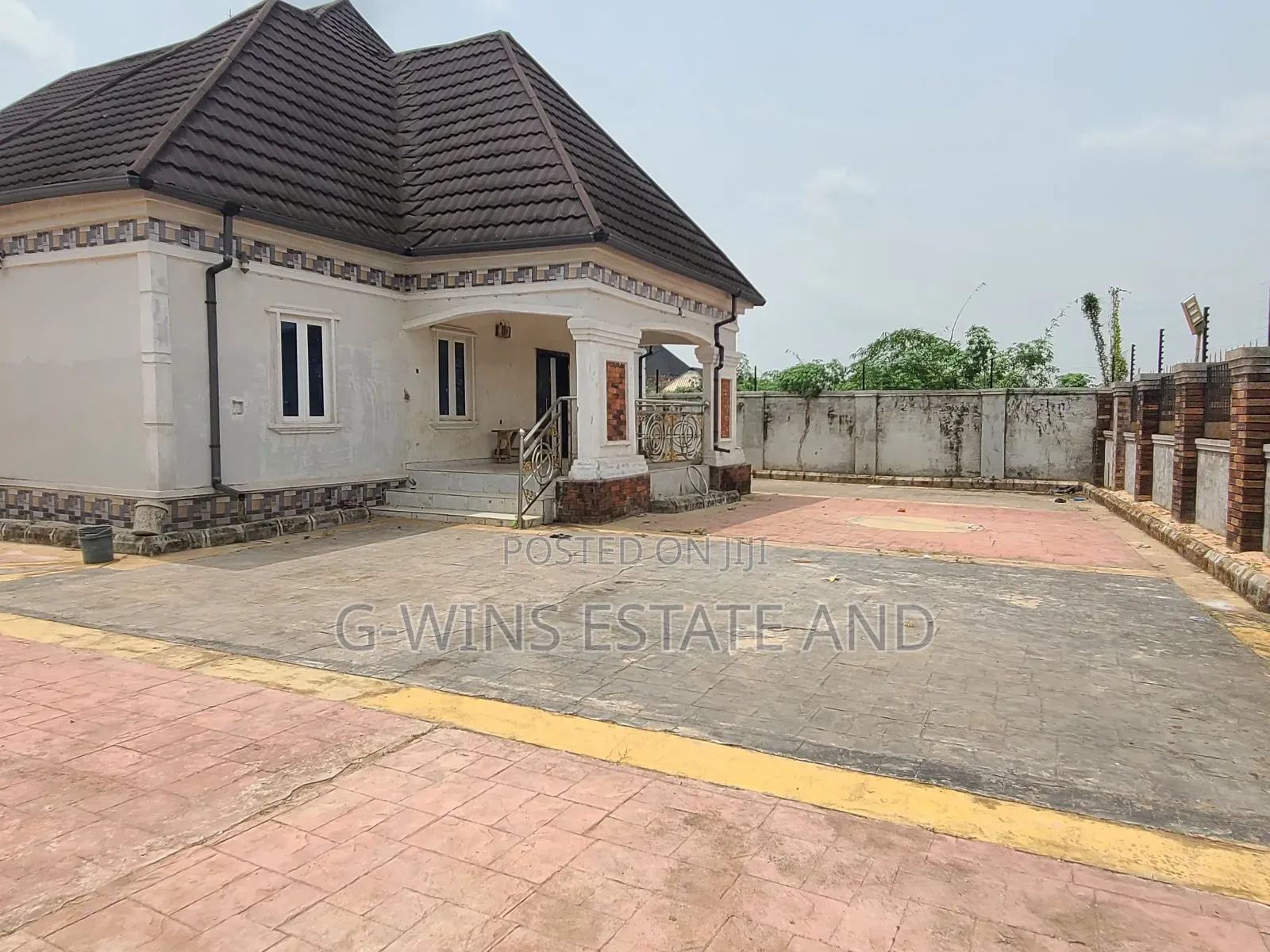 4bdrm Bungalow in Okhuoromi Off, Benin City for sale