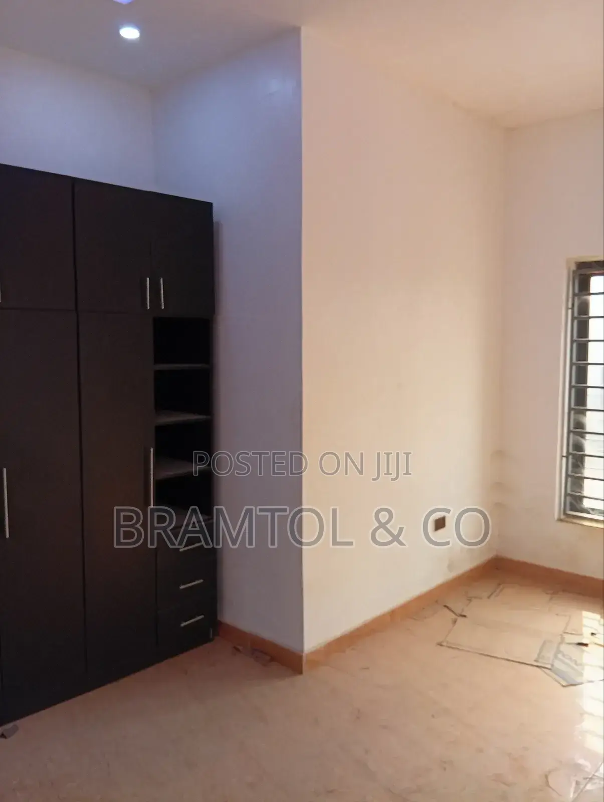 5bdrm Duplex in Sabon Lugbe for sale