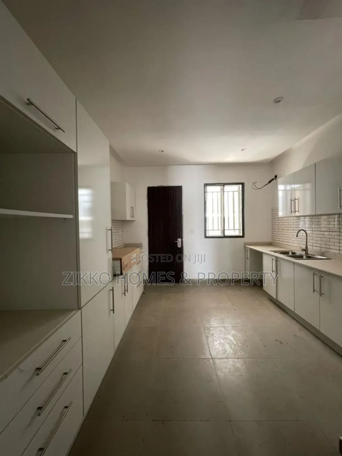 4bdrm Townhouse/Terrace in Chevron Drive, Lekki for sale