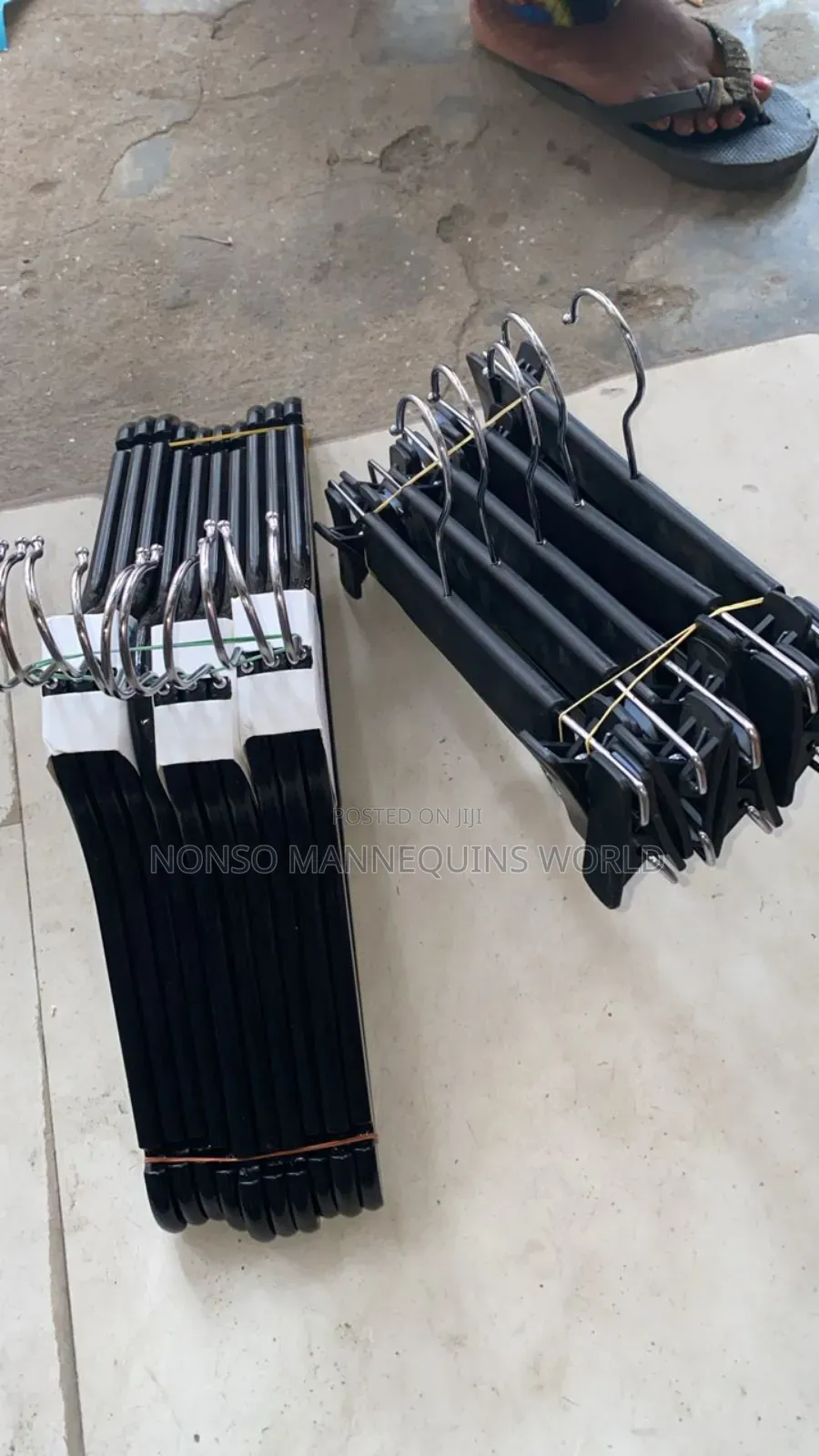 10 Pieces A Pack Black Hangers