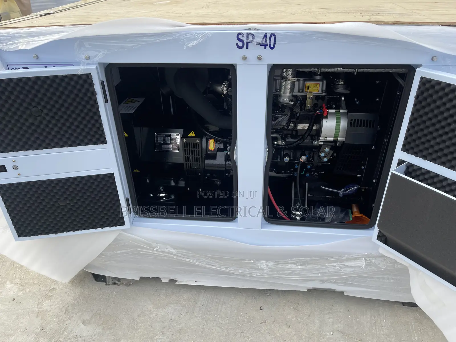 Superbly England Perkins Soundproof Diesel Generator 40kva