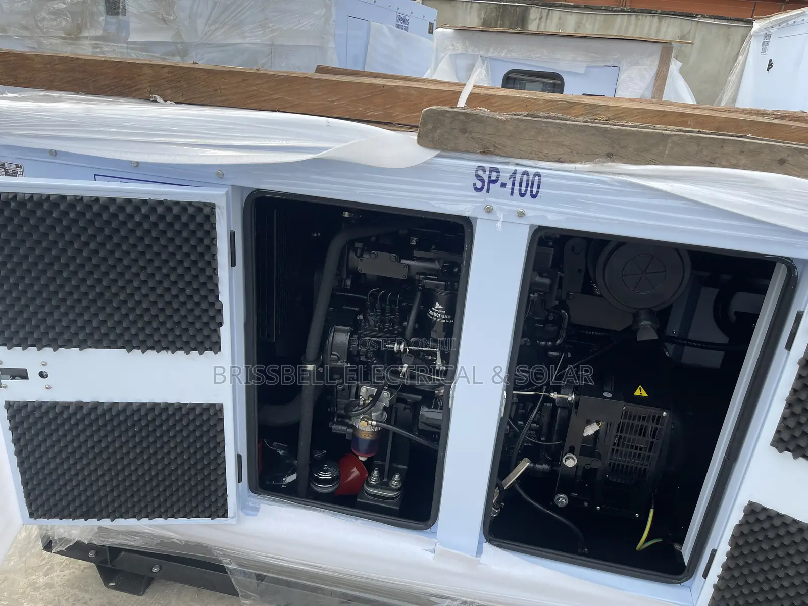 Noiseless England Perkins Soundproof Diesel Generator 100kva