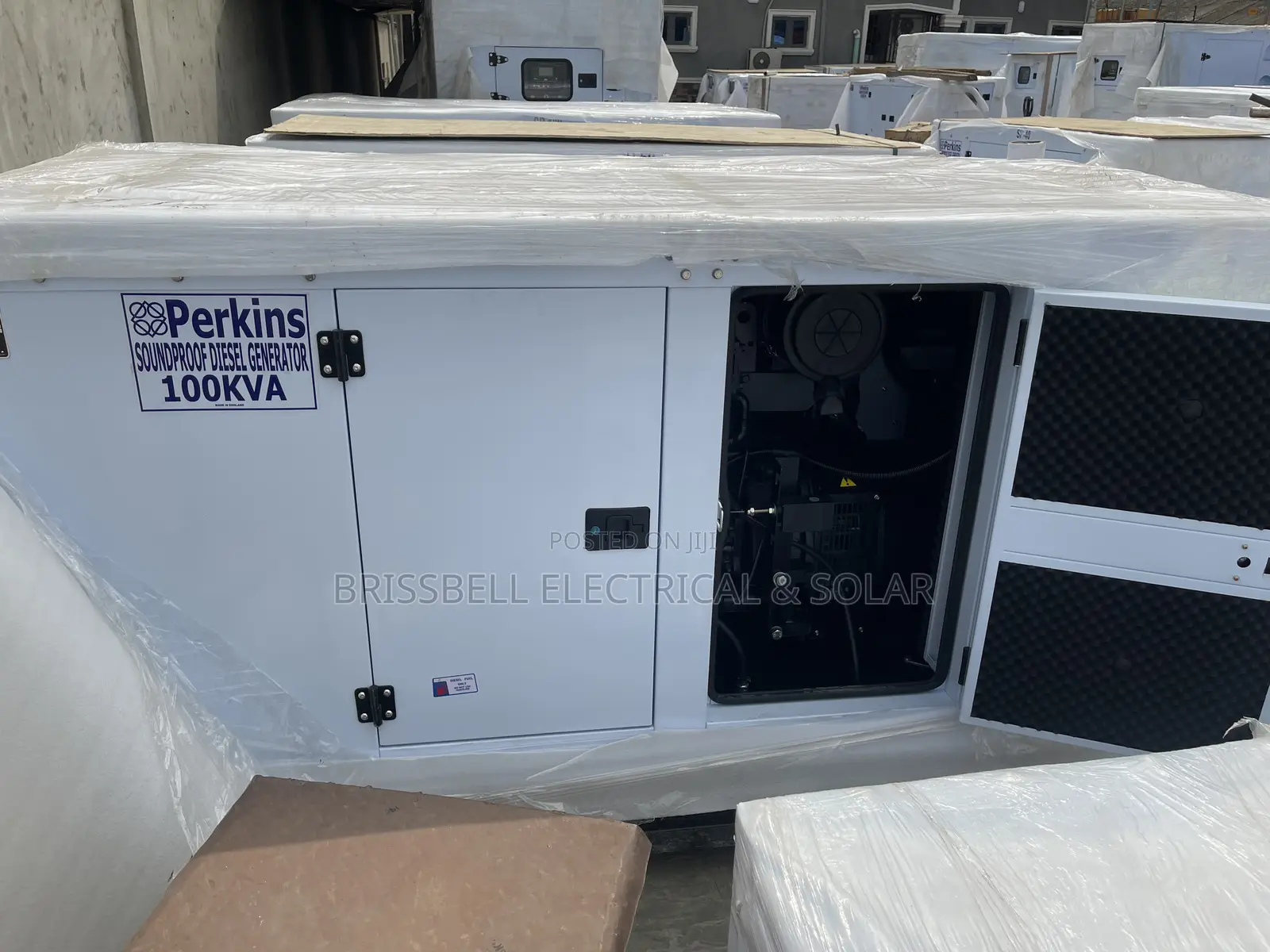 Noiseless England Perkins Soundproof Diesel Generator 100kva
