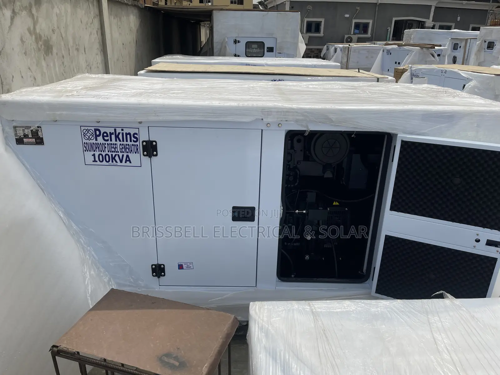 Noiseless England Perkins Soundproof Diesel Generator 100kva