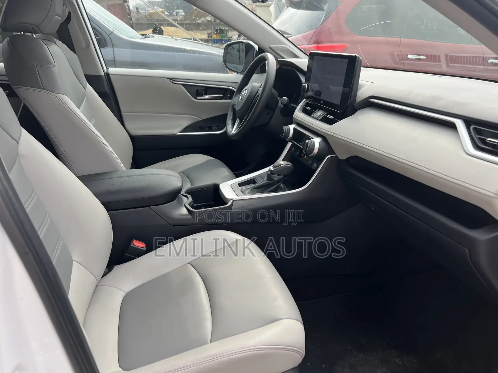 Toyota RAV4 XLE Premium AWD 2024 White