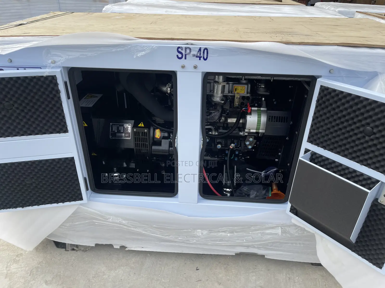Powerful England Perkins Soundproof Diesel Generator 40kva