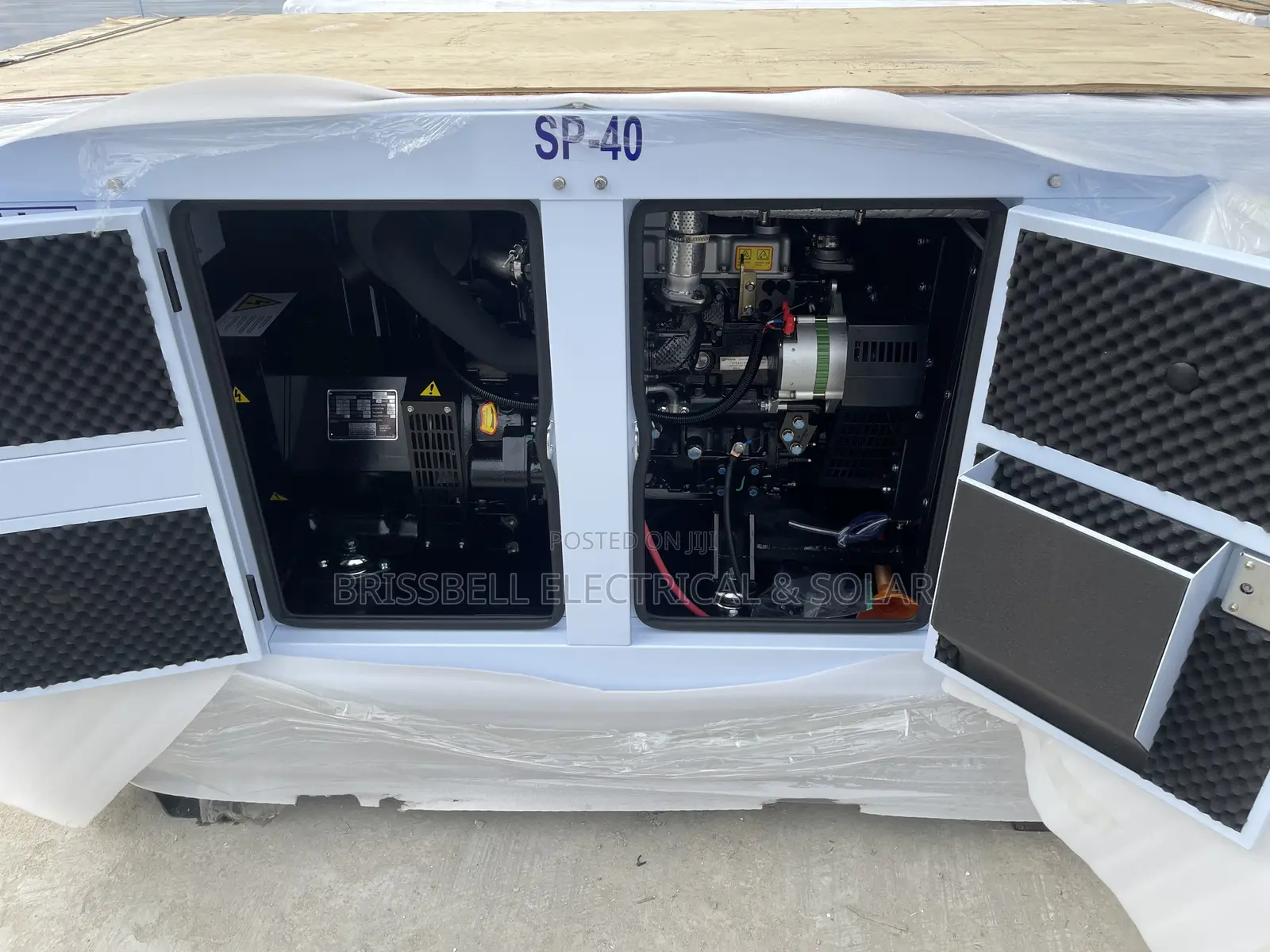 Powerful England Perkins Soundproof Diesel Generator 40kva