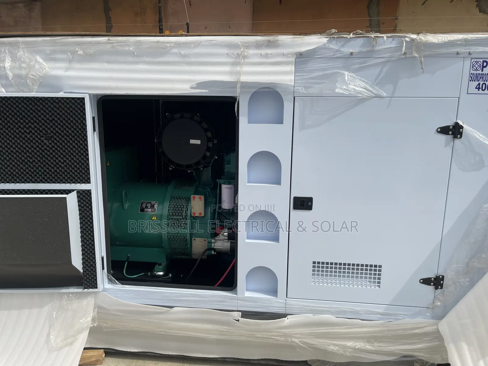 Powerful England Perkins Soundproof Diesel Generator 400kva