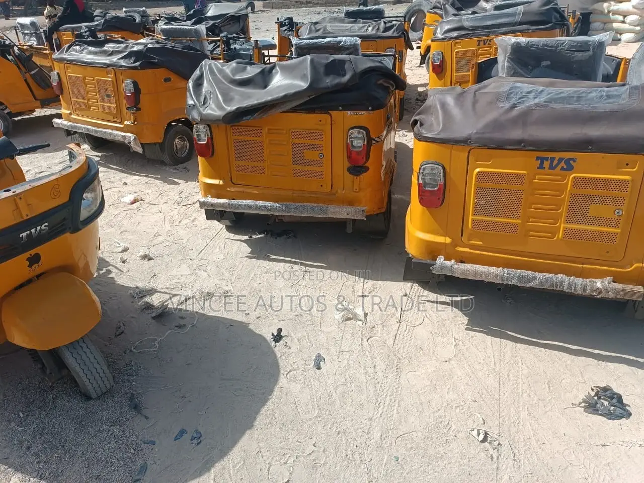TVS King Cargo 2022 Yellow
