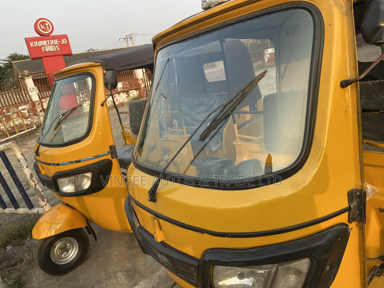TVS King Cargo 2022 Yellow