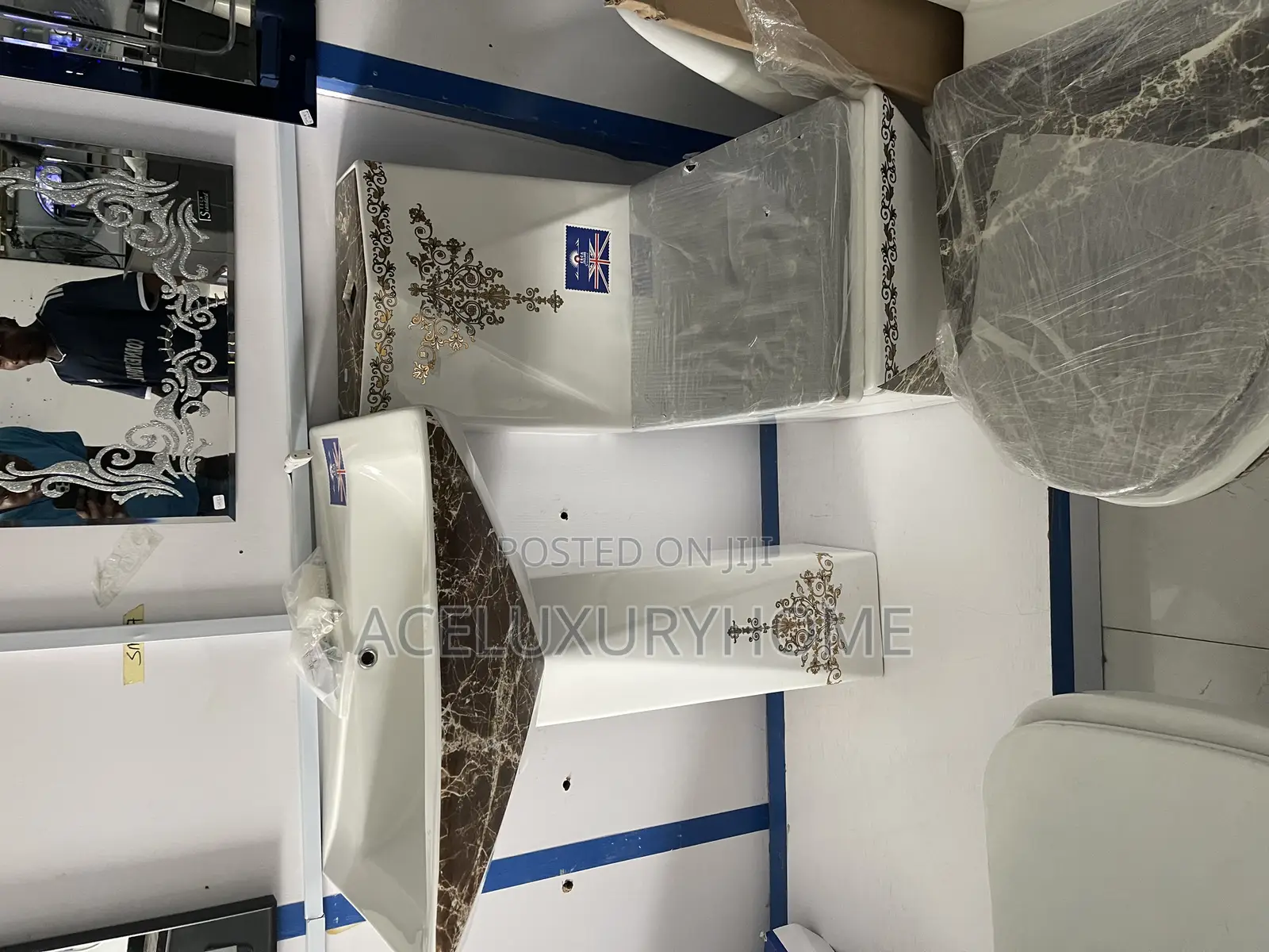 Golden Flower Design Executive Water Closet