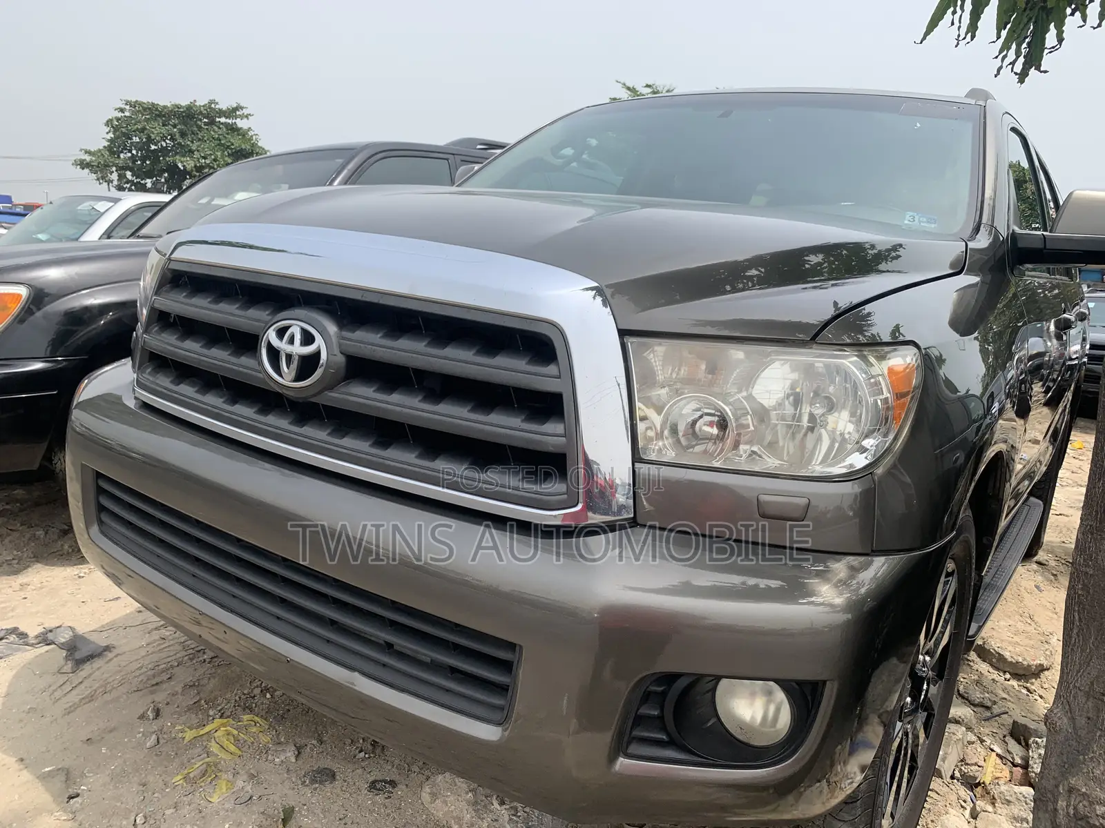 Toyota Sequoia Limited 4dr SUV 4WD (5.7L 8cyl 6A) 2012 Brown