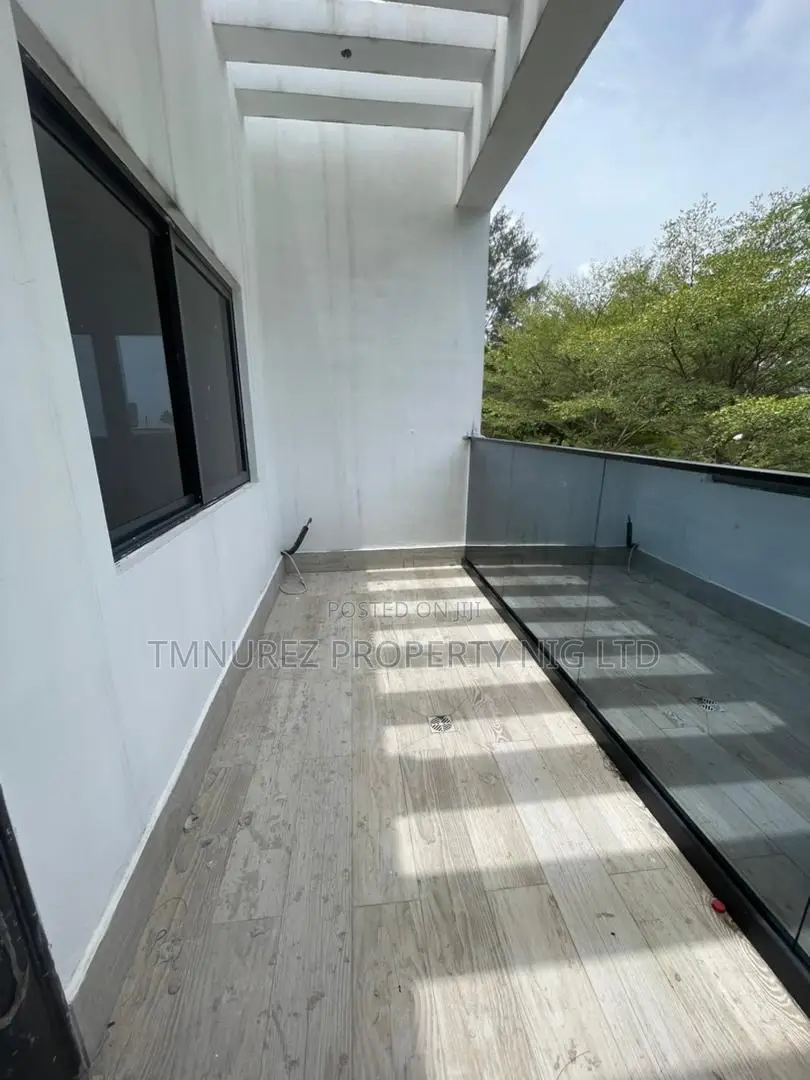 5bdrm Duplex in Carltongate, Chevron for sale