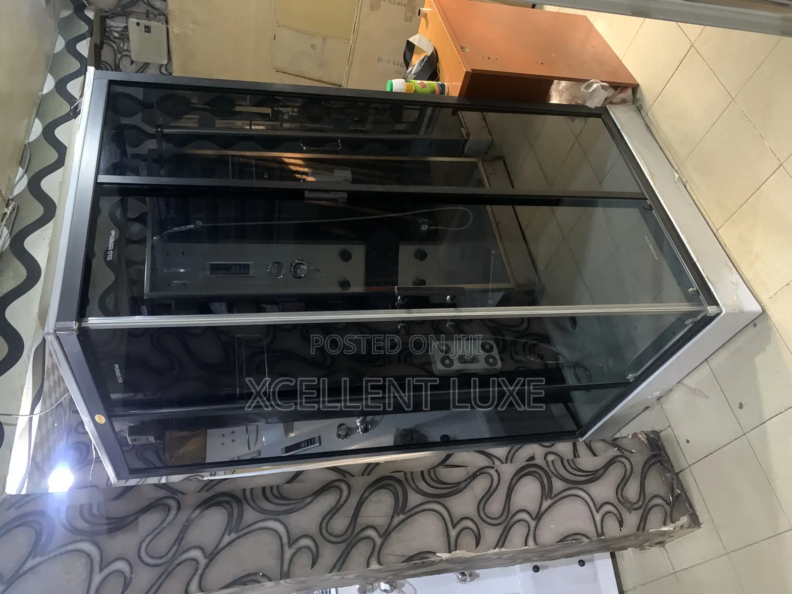 100x100 Square Steamshower Room