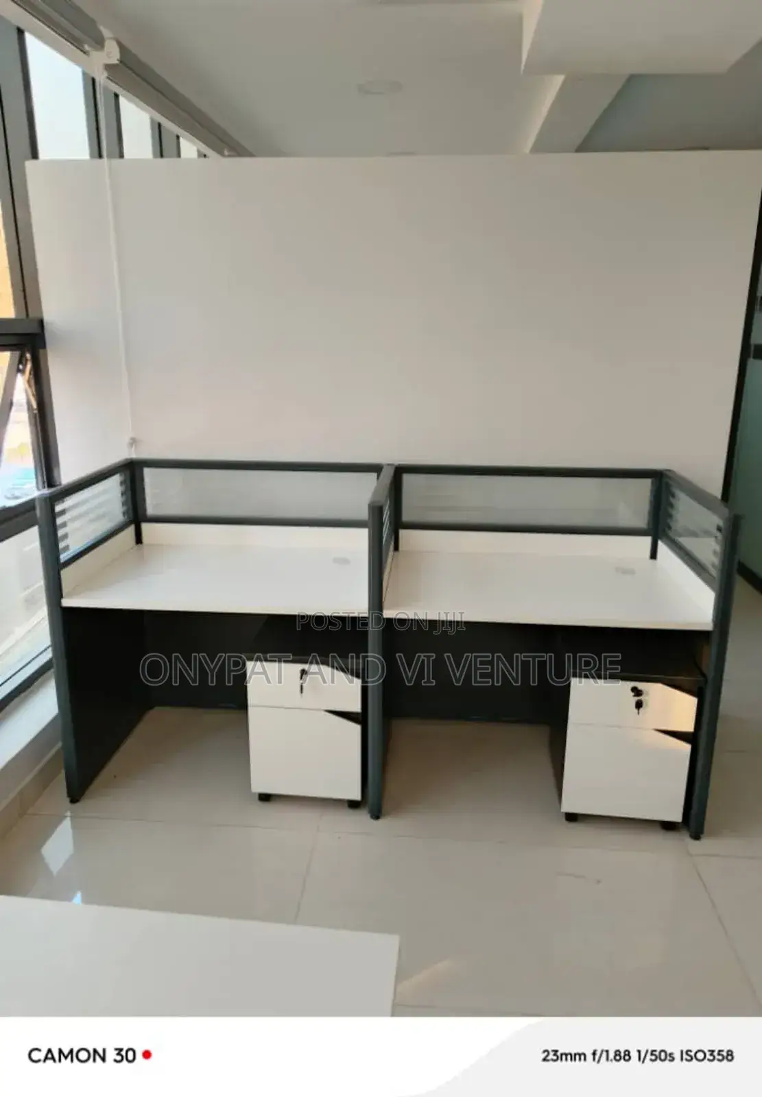 Office Workstation With Mobile Drawer