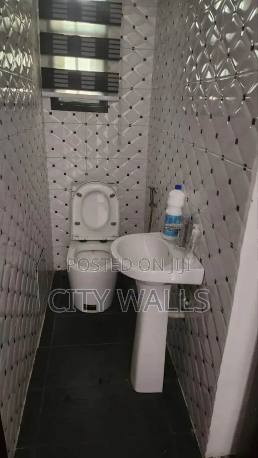 2bdrm Block of Flats in Parkview Estate for rent