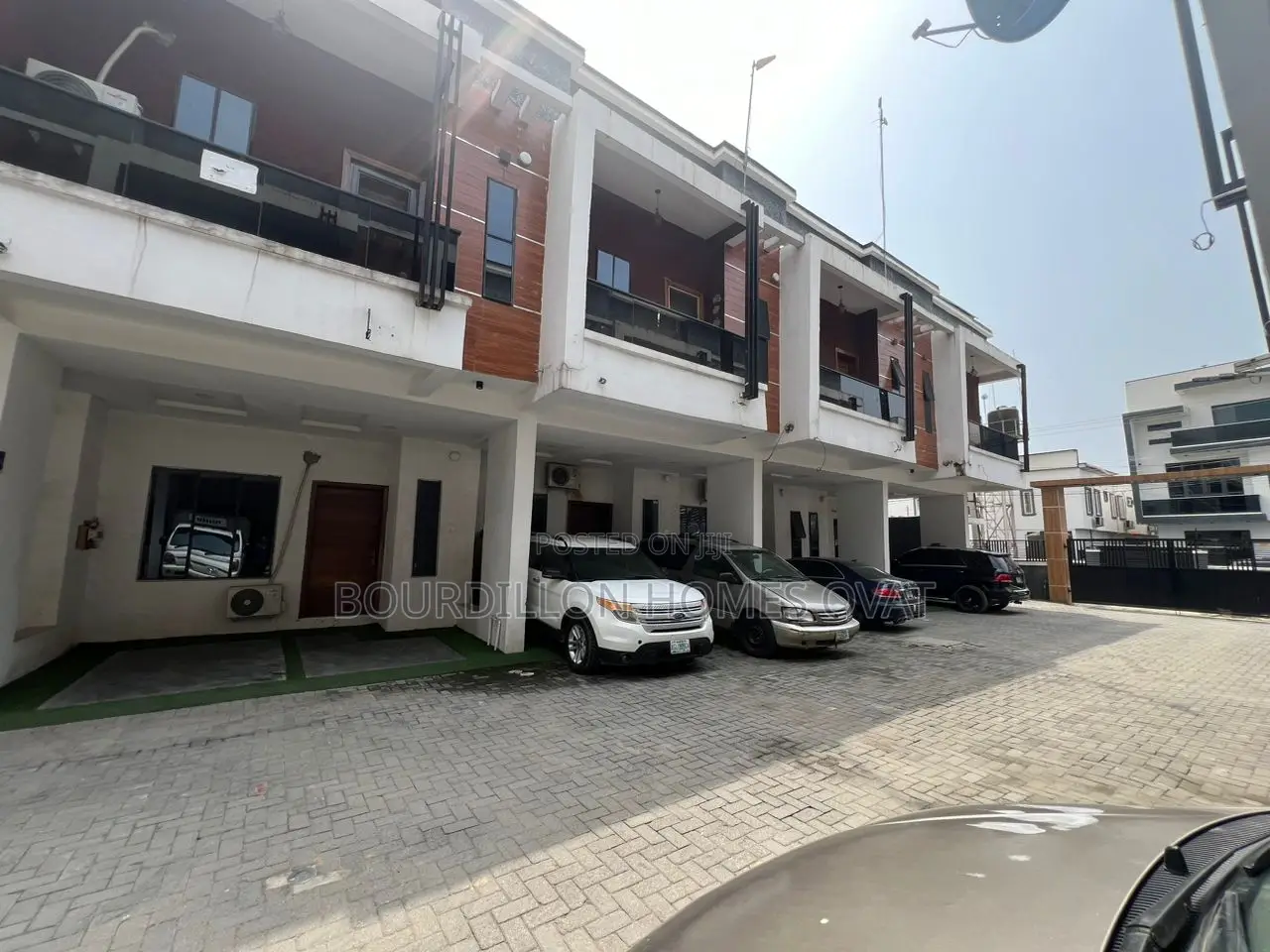 3bdrm Duplex in Ikota for sale