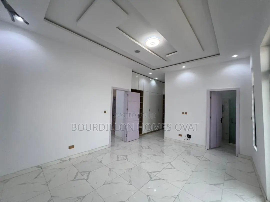 4bdrm Duplex in Ikota for sale
