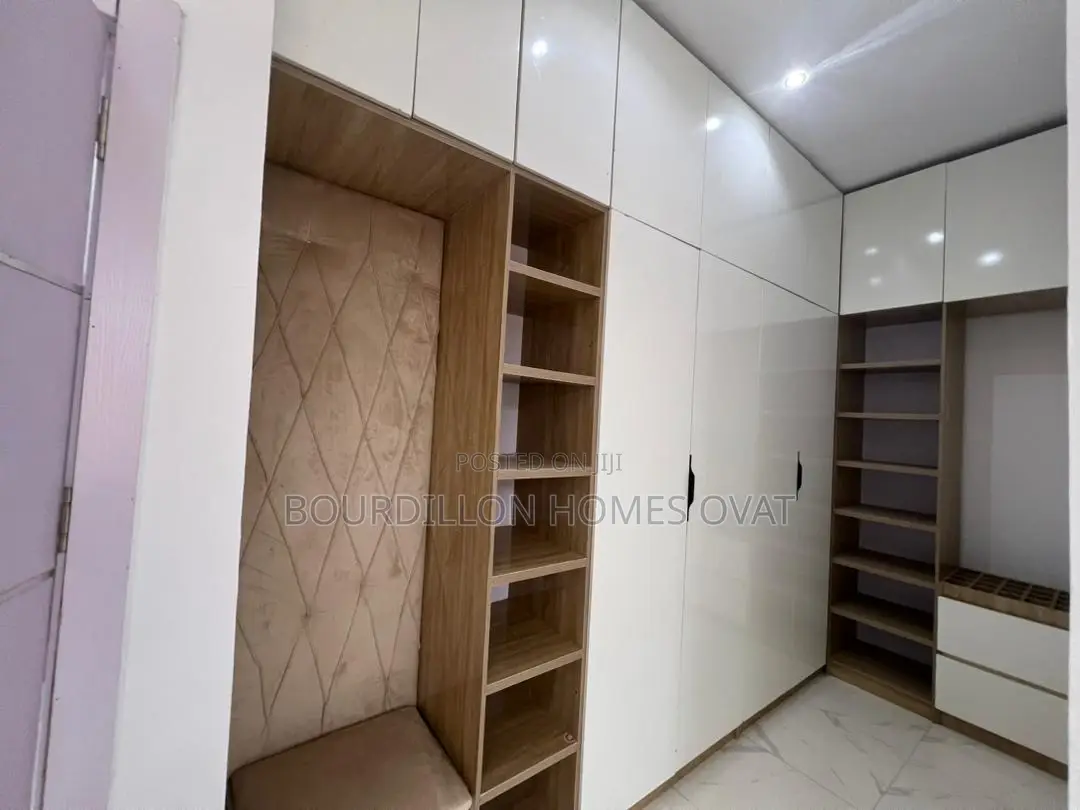 4bdrm Duplex in Ikota for sale