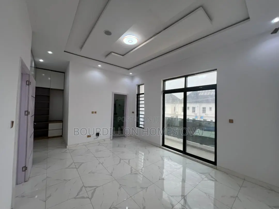 4bdrm Duplex in Ikota for sale