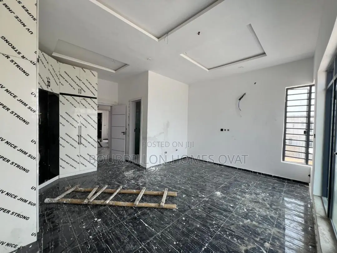 4bdrm Duplex in Ikota for sale