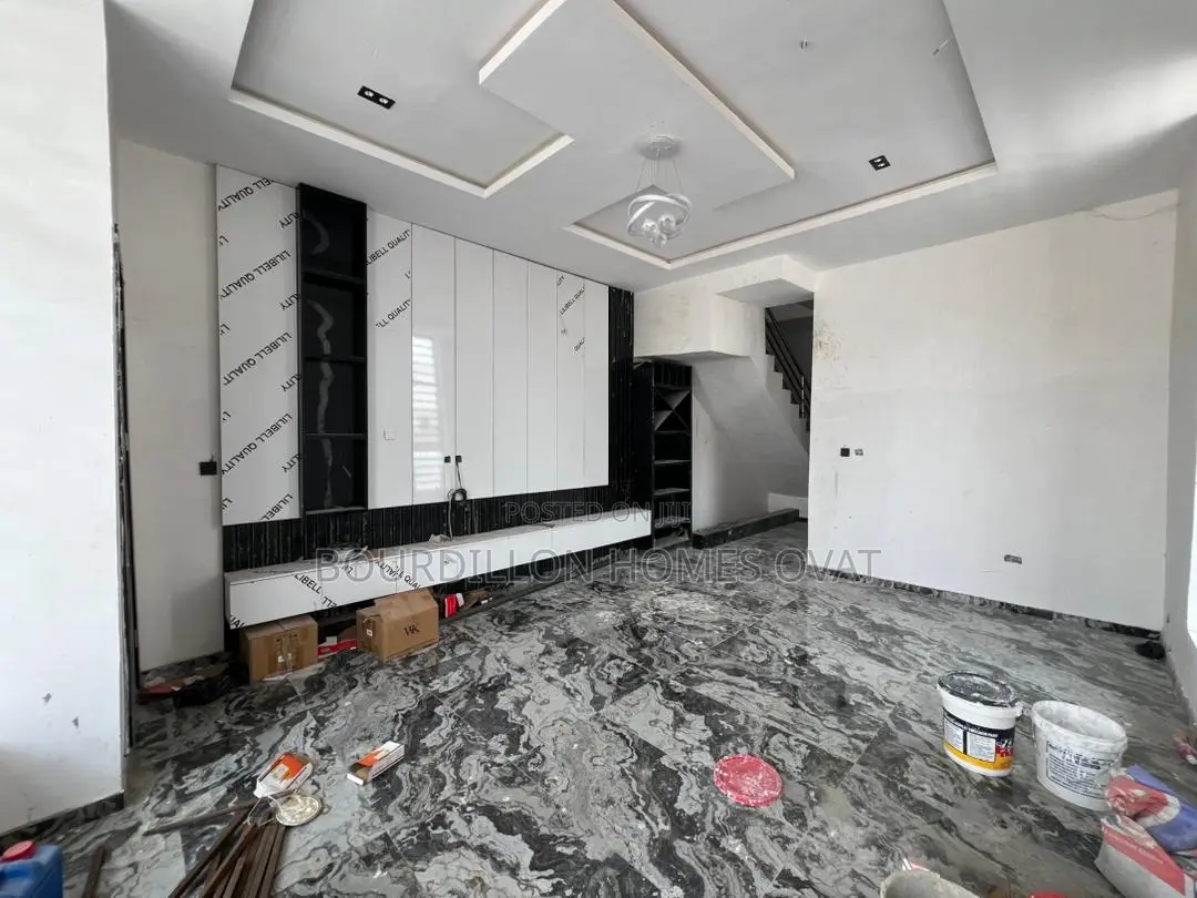 4bdrm Duplex in Ikota for sale