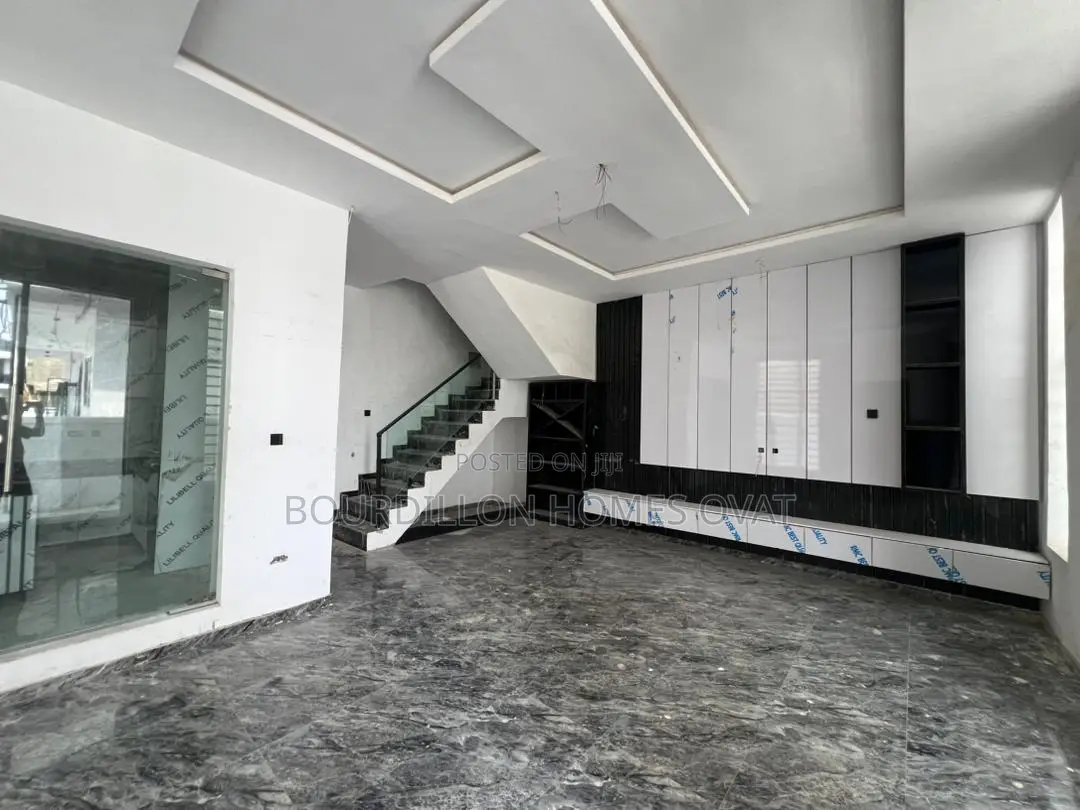 4bdrm Duplex in Ikota for sale