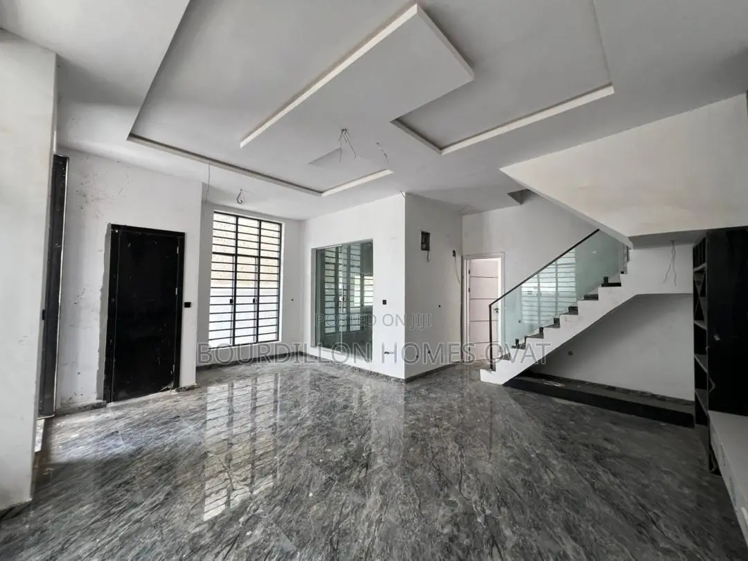 4bdrm Duplex in Ikota for sale