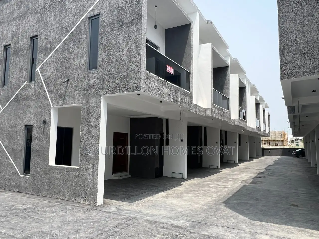 4bdrm Duplex in Ikota for sale
