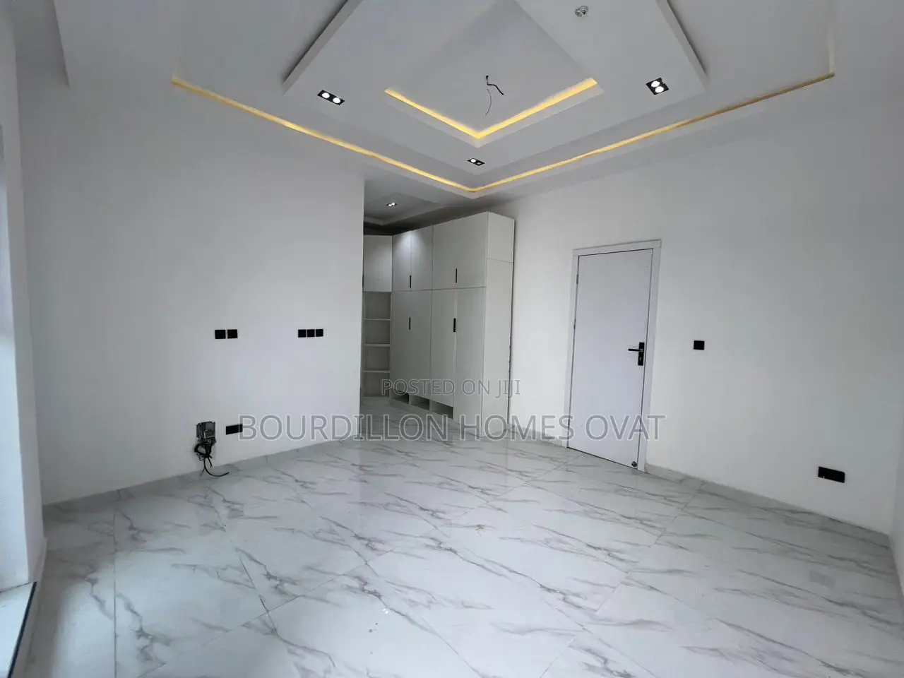4bdrm Duplex in Ikota for sale