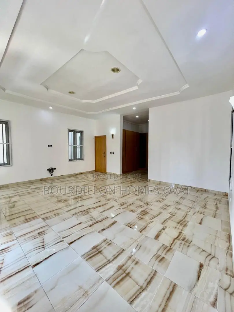 5bdrm Duplex in Ikate for sale