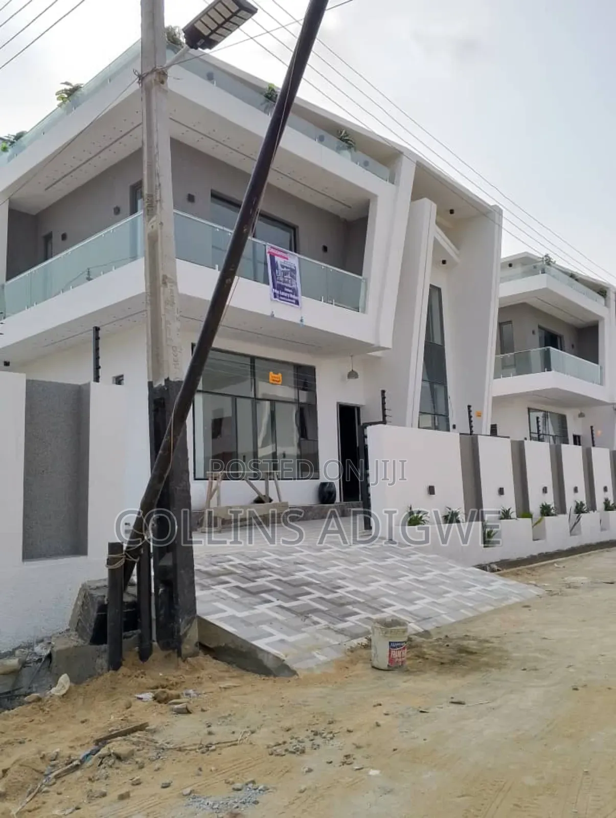 5bdrm Duplex in Estate Lekki Ajah for sale