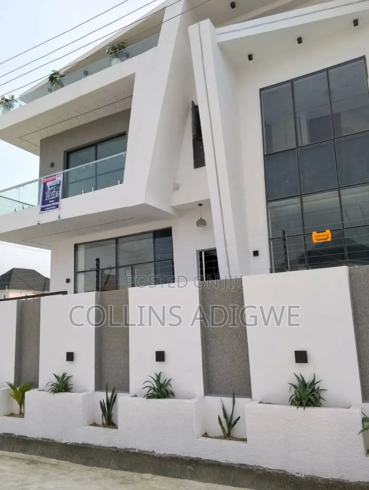 5bdrm Duplex in Estate Lekki Ajah for sale