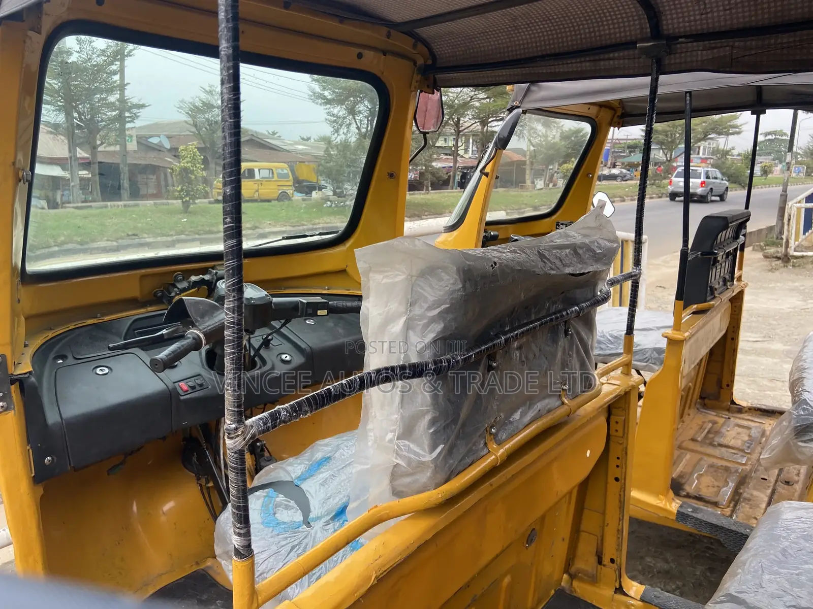TVS King Cargo 2022 Yellow