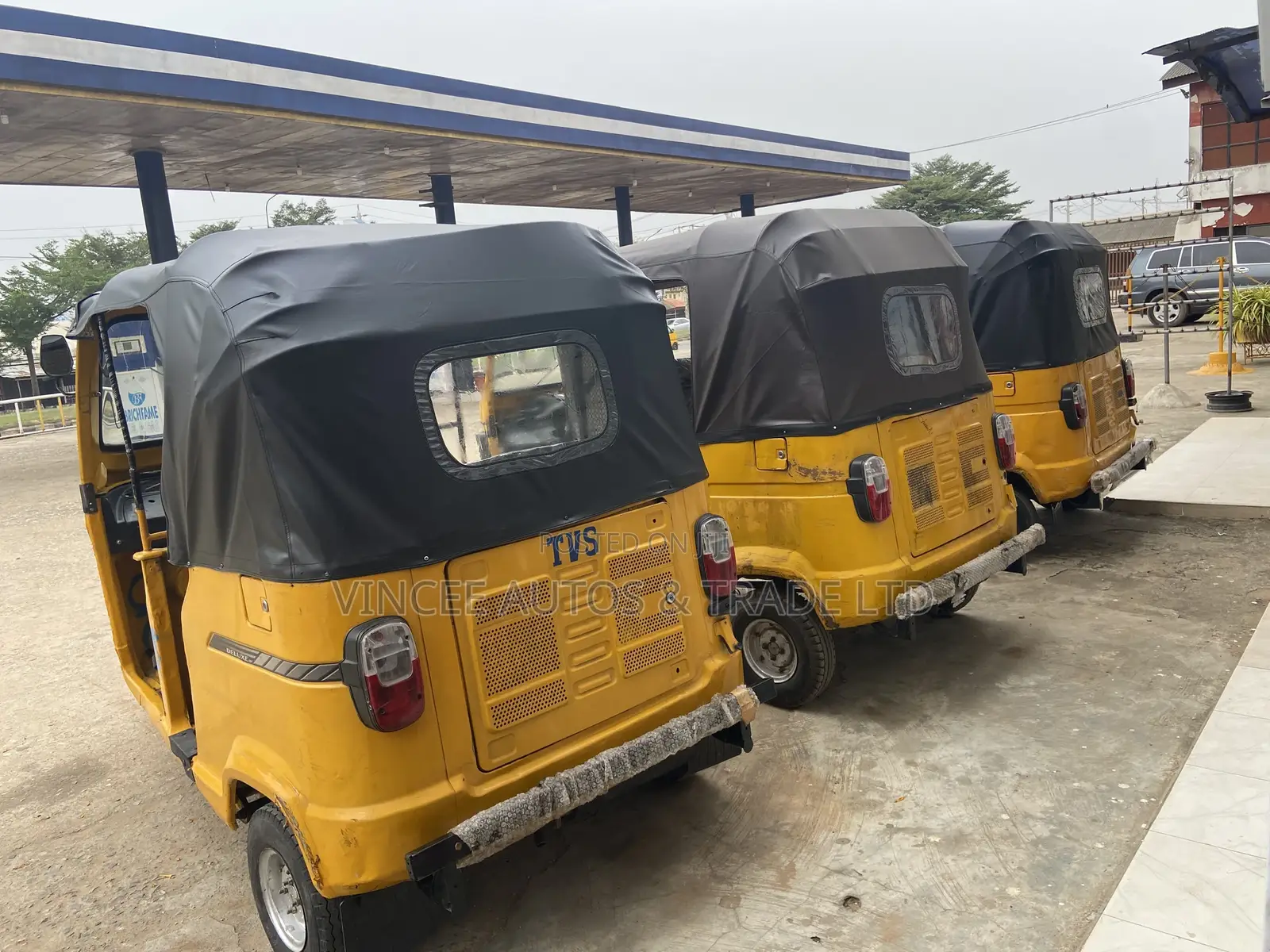 TVS King Cargo 2022 Yellow
