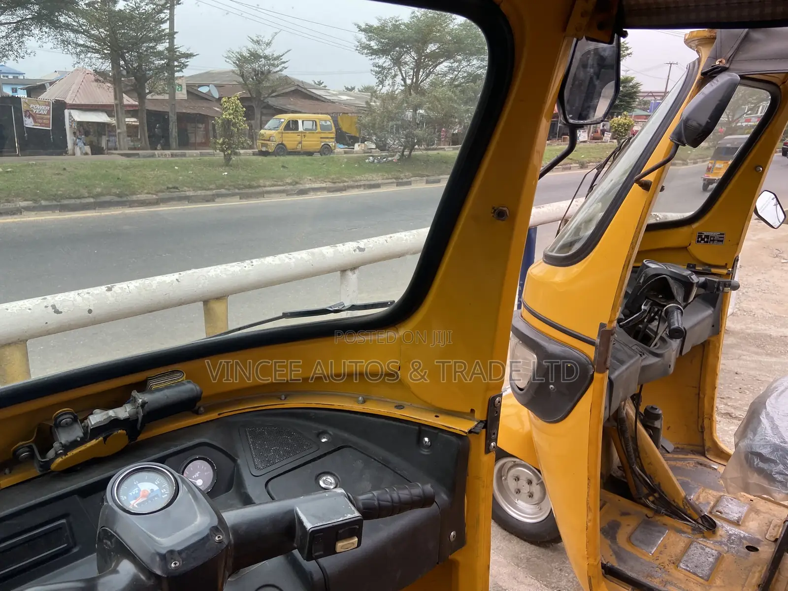 TVS King Cargo 2022 Yellow