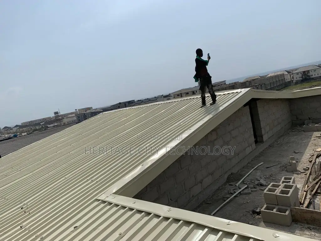 Long Span One Sided Roofing Design Beige Color