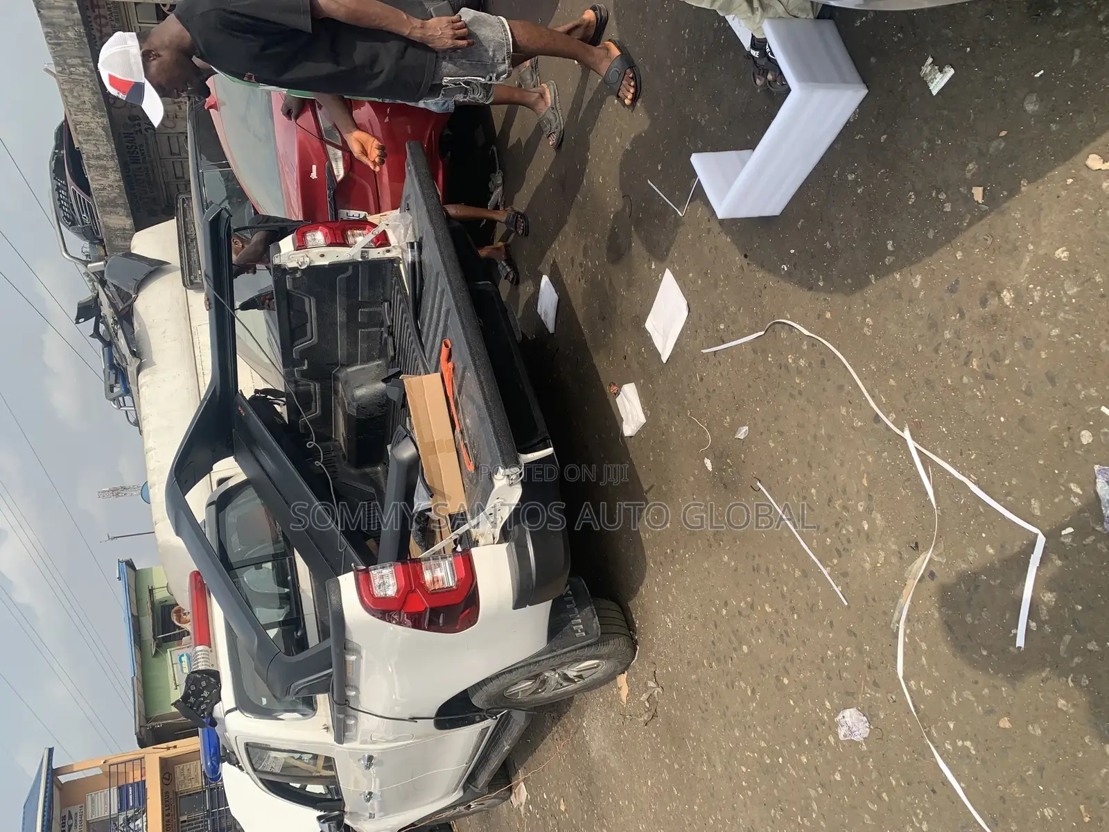 Automatic Rolling Booth Cover Hilux Available
