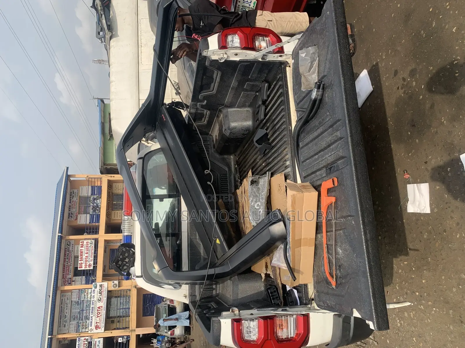 Automatic Rolling Booth Cover Hilux Available