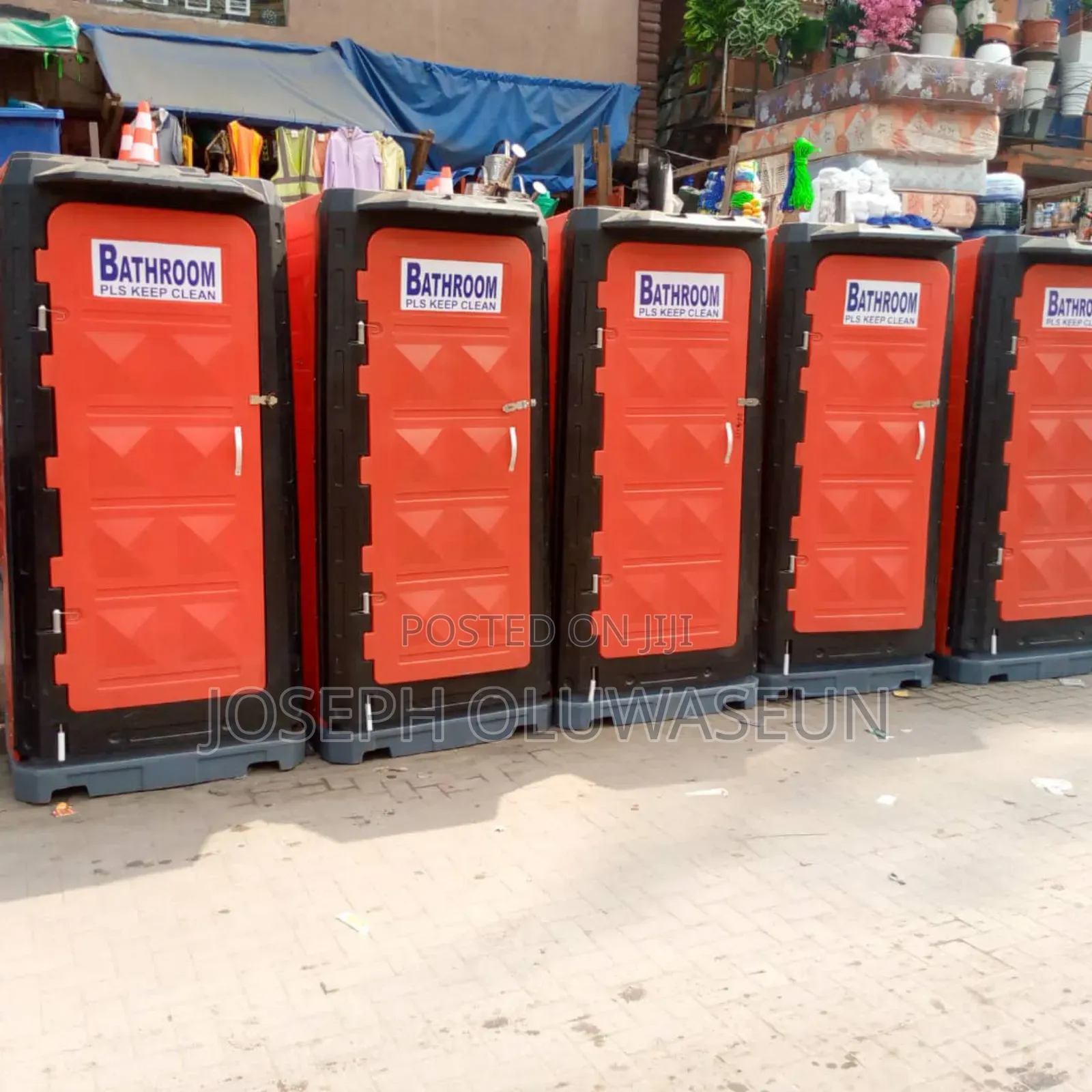 Safety Mobile Toilet With Roof Water Tank