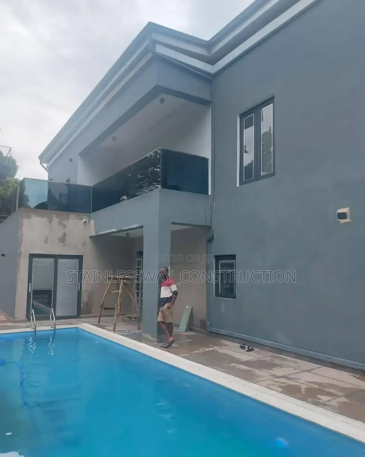 Pureandclean Dark Gray Glass Space