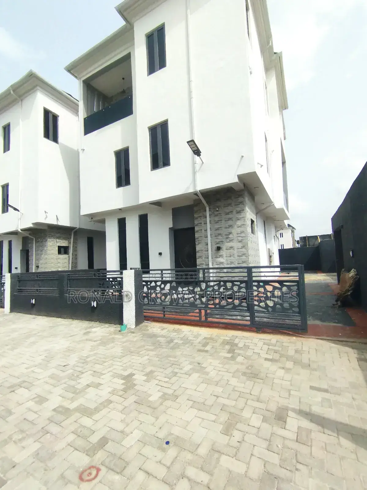5bdrm Duplex in Ago Palace for sale