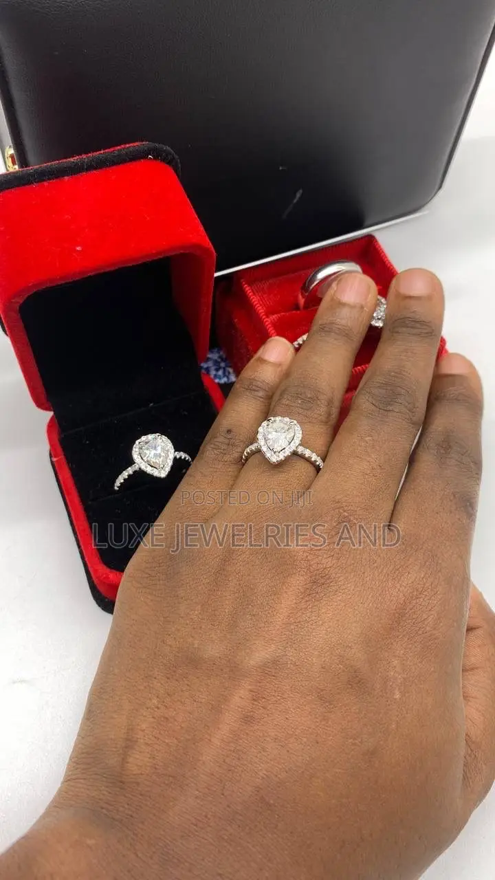 Vvs1 Moissanite Diamond Engagement/Proposal Ring
