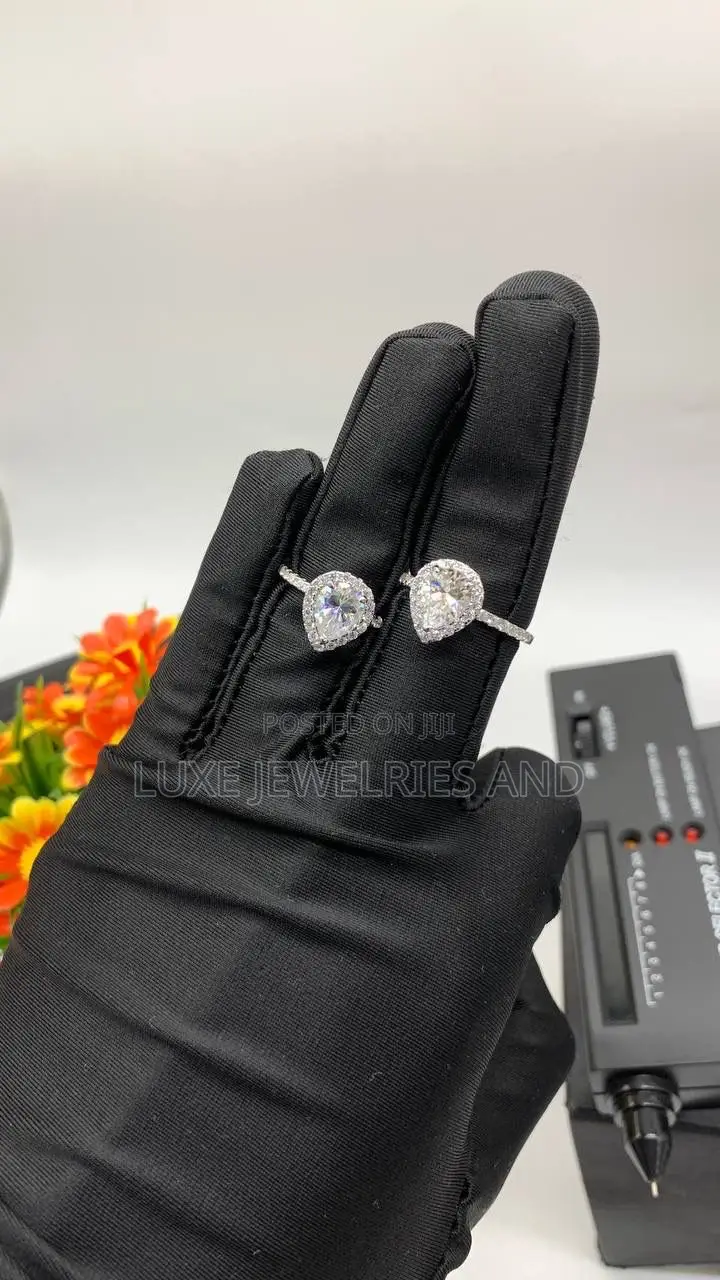 Vvs1 Moissanite Diamond Engagement/Proposal Ring
